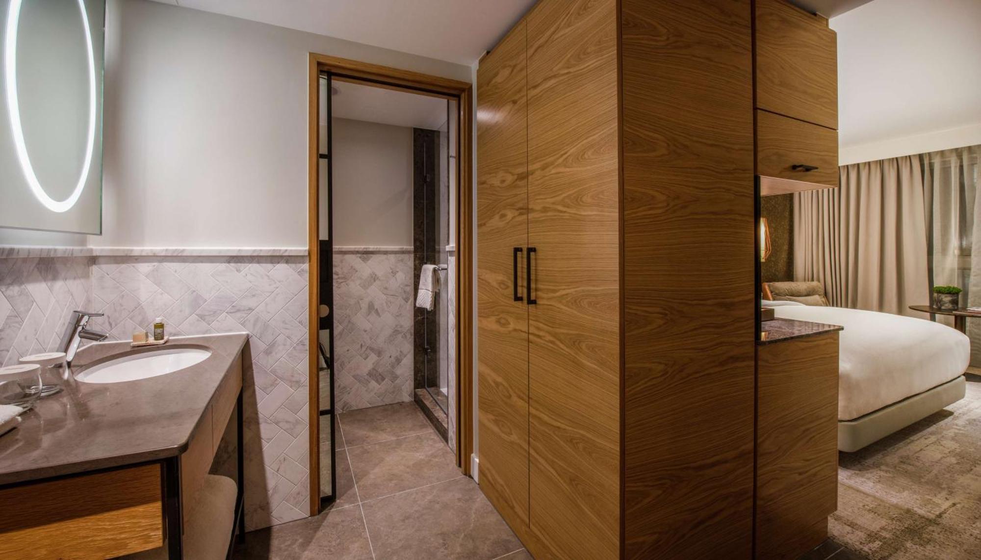 Lincoln Plaza Hotel London, Curio Collection By Hilton Εξωτερικό φωτογραφία