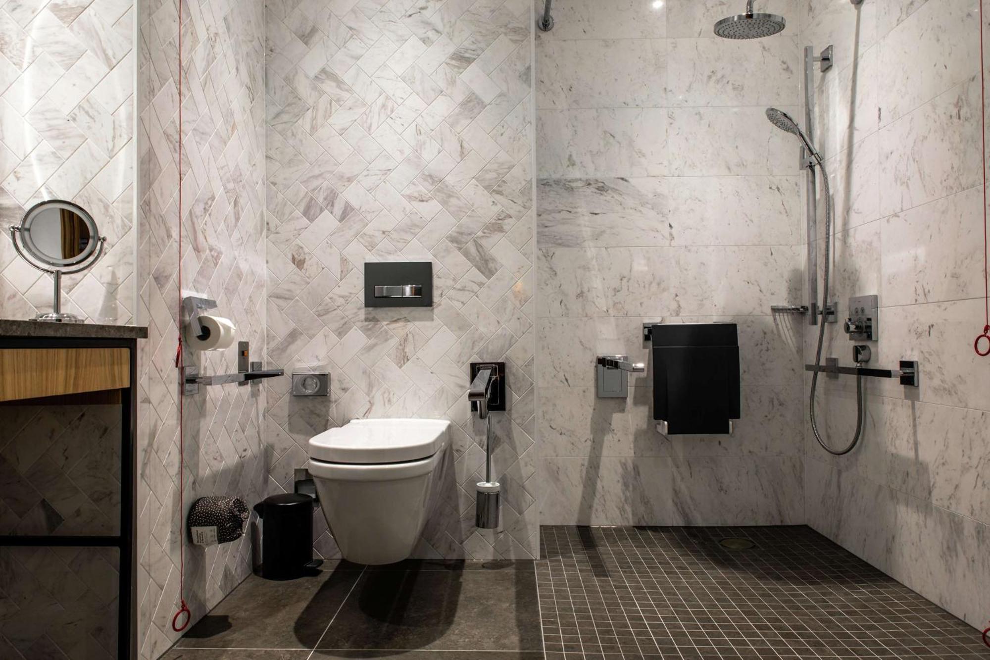 Lincoln Plaza Hotel London, Curio Collection By Hilton Εξωτερικό φωτογραφία