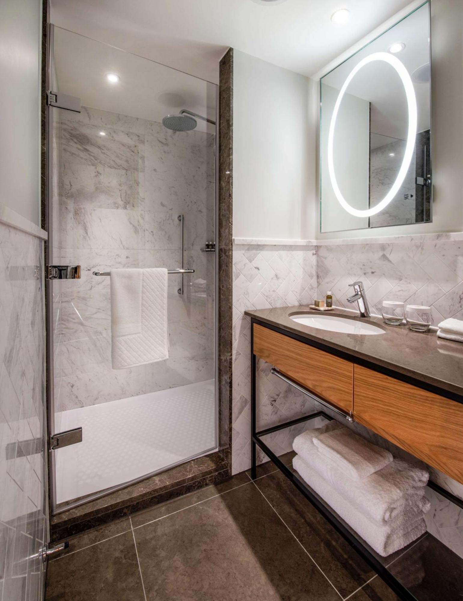 Lincoln Plaza Hotel London, Curio Collection By Hilton Εξωτερικό φωτογραφία
