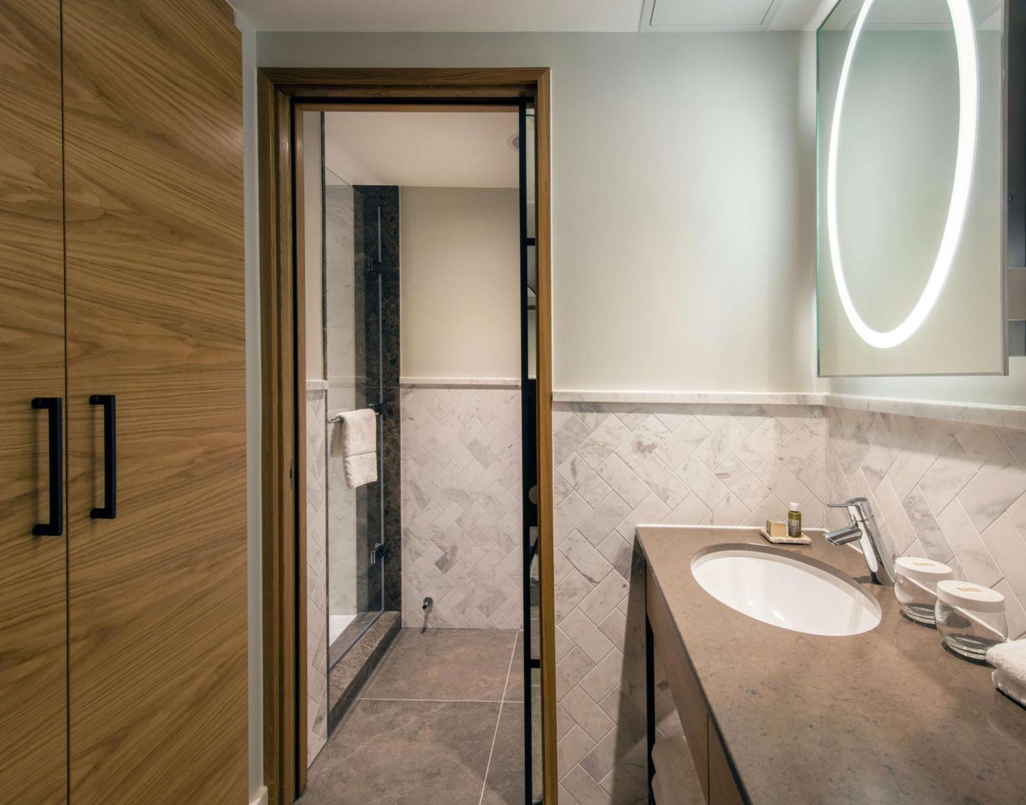 Lincoln Plaza Hotel London, Curio Collection By Hilton Εξωτερικό φωτογραφία